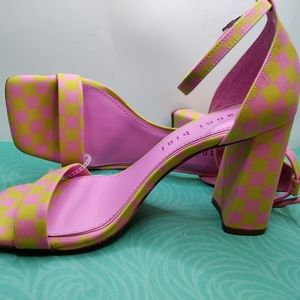 Pretty , open toe, summer shoe; stable block heel & ankle strap